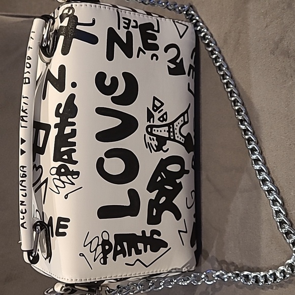 Woman's Graffiti Shoulder Bag (Paris Edition) - Picture 3 of 5